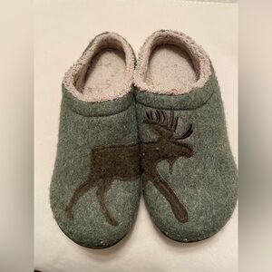 NWOT L.L. Bean felt moose slippers